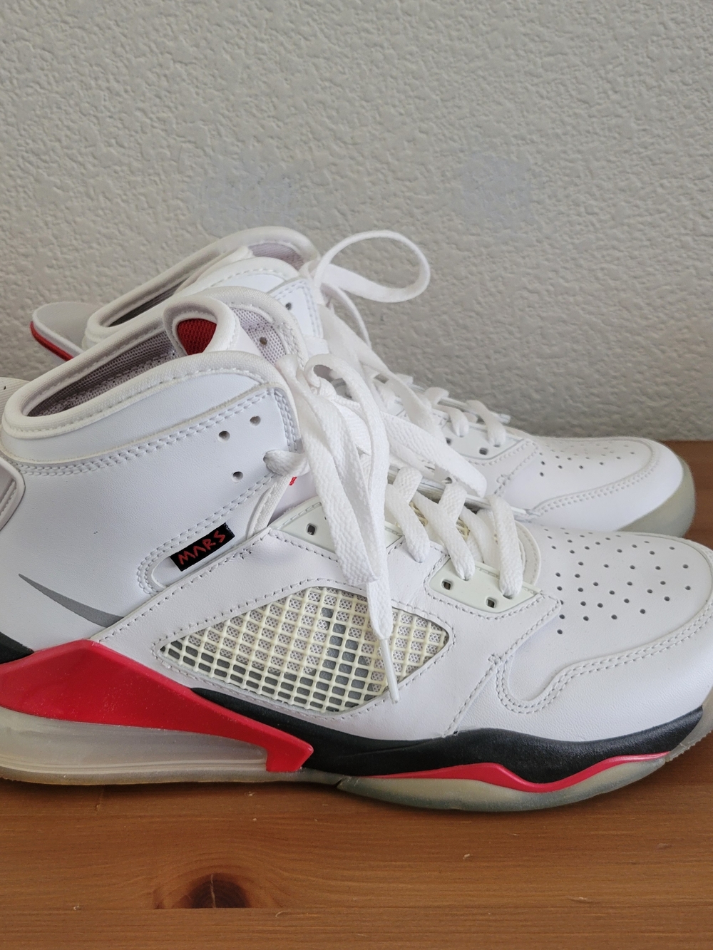 Aur Jordan MARS 270